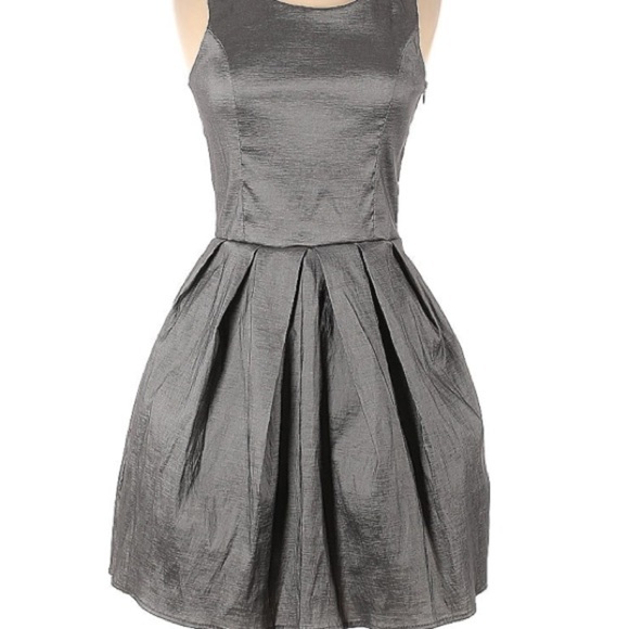 Gray Short Length Dress with tulle underneath and bow on back, XL - Picture 1 of 6